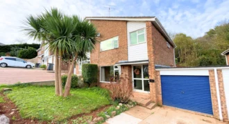 Lancaster Drive, Roselands, Paignton, TQ4 7RP