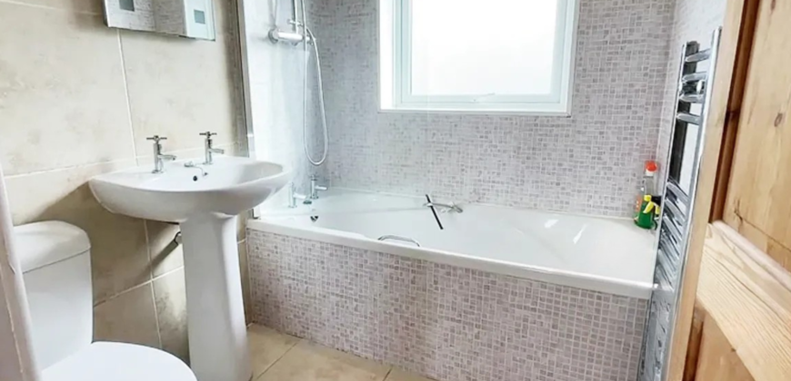 Barton Avenue, Paignton, TQ3 3HY